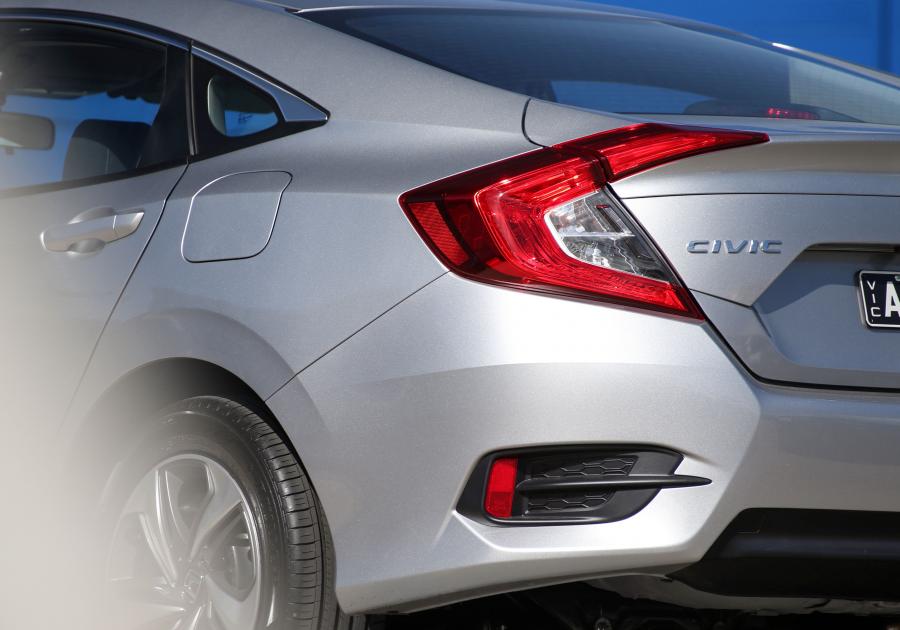 Детали экстерьера Honda Civic VTi Sedan (FC) 2019 года  (AU) (фото 4 из 35)